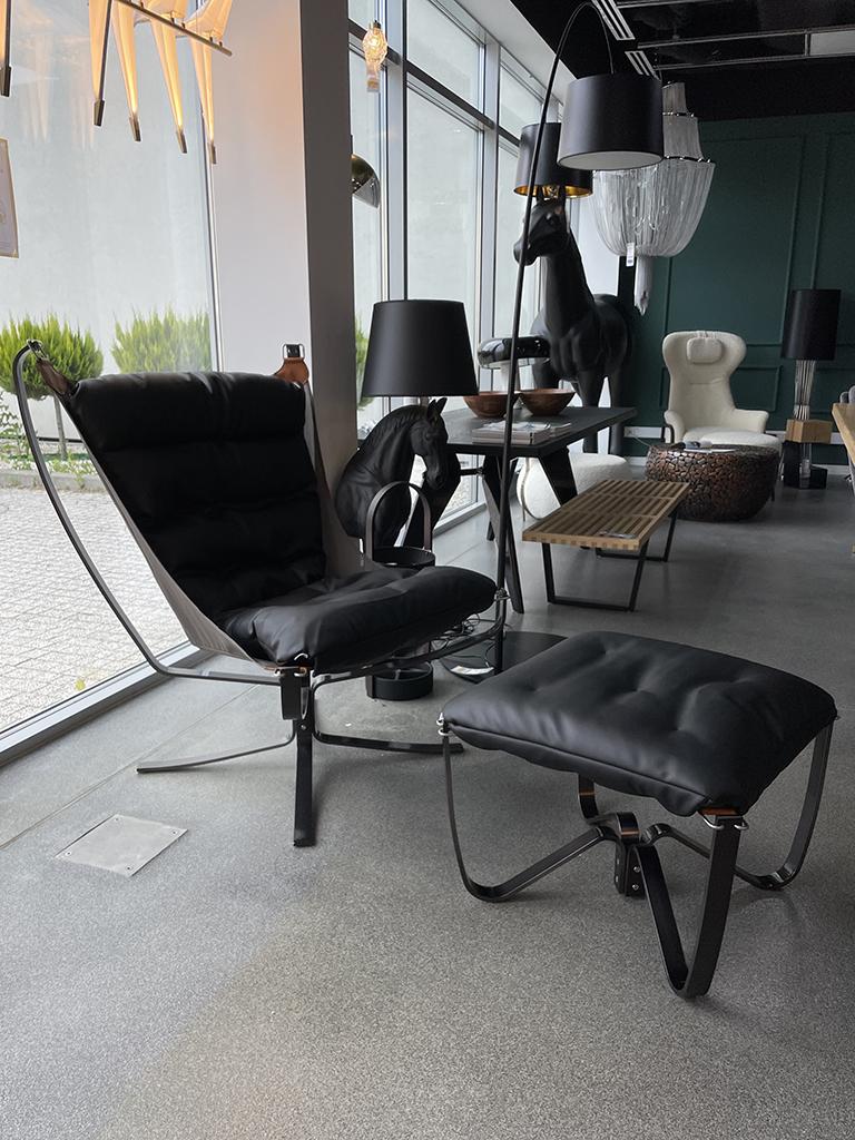 Picture of ARNI HIGH armchair with footrest in an elegant interior