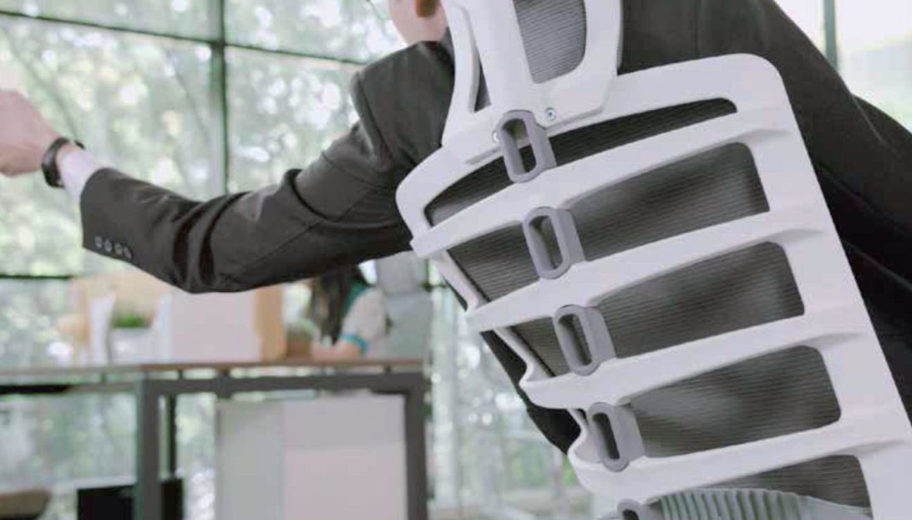 Elastyczne oparcie fotela ergonomicznego Spinelly